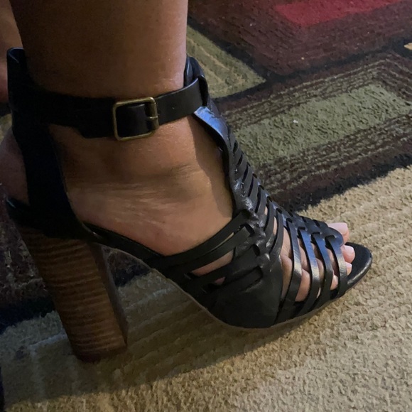 black strappy sandals steve madden